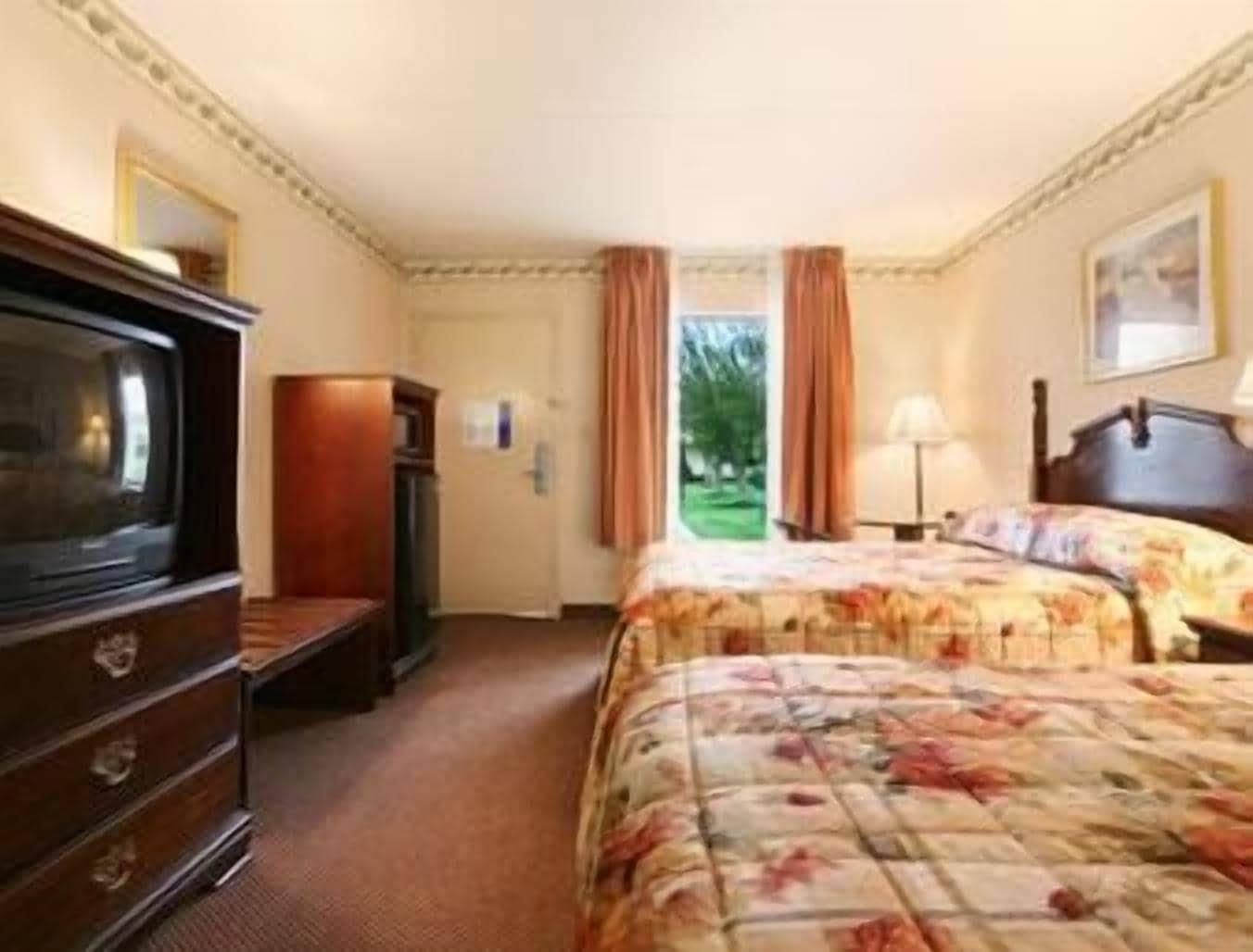 Ramada By Wyndham Lebanon Hotel Eksteriør billede