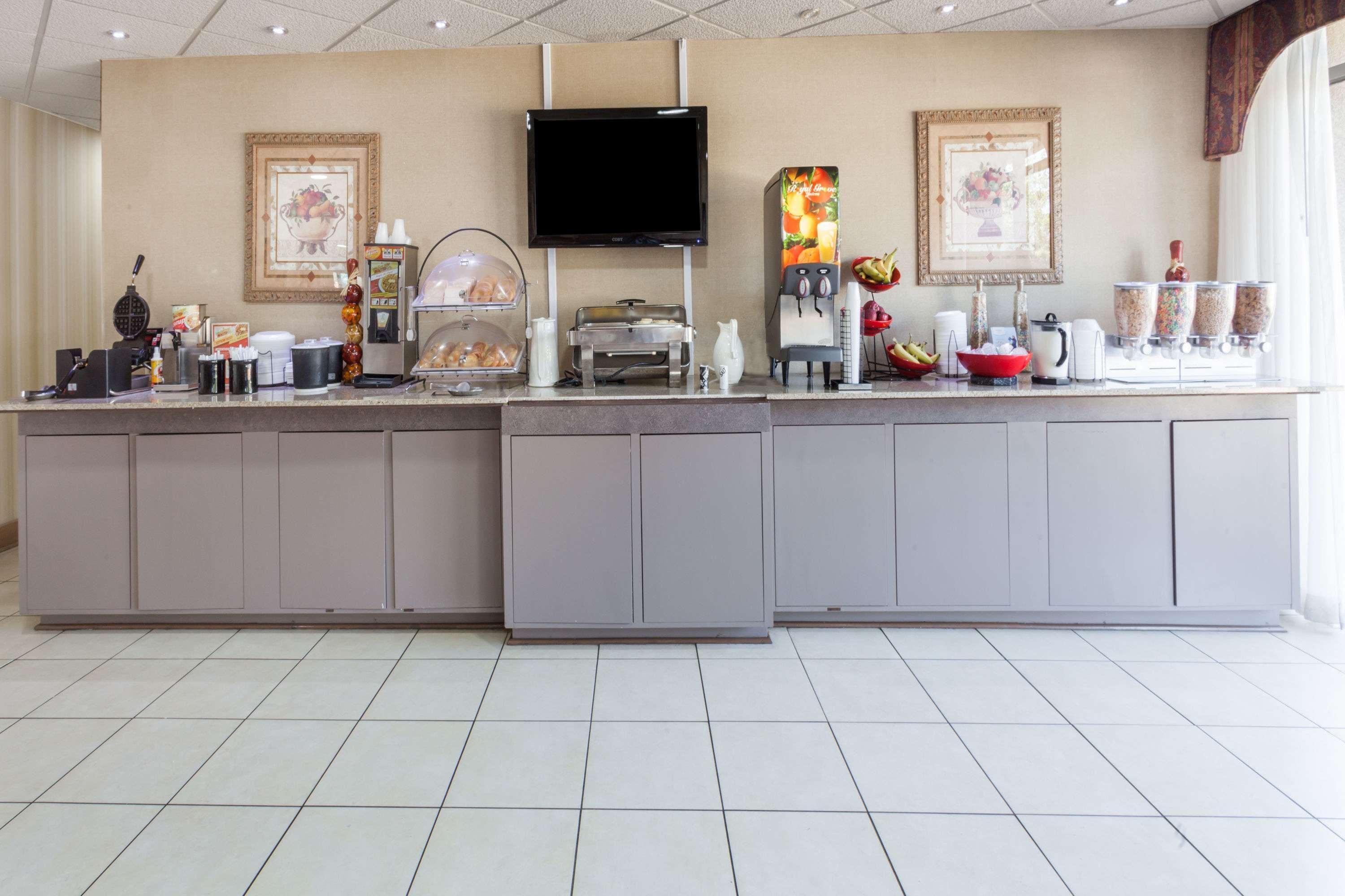 Ramada By Wyndham Lebanon Hotel Eksteriør billede