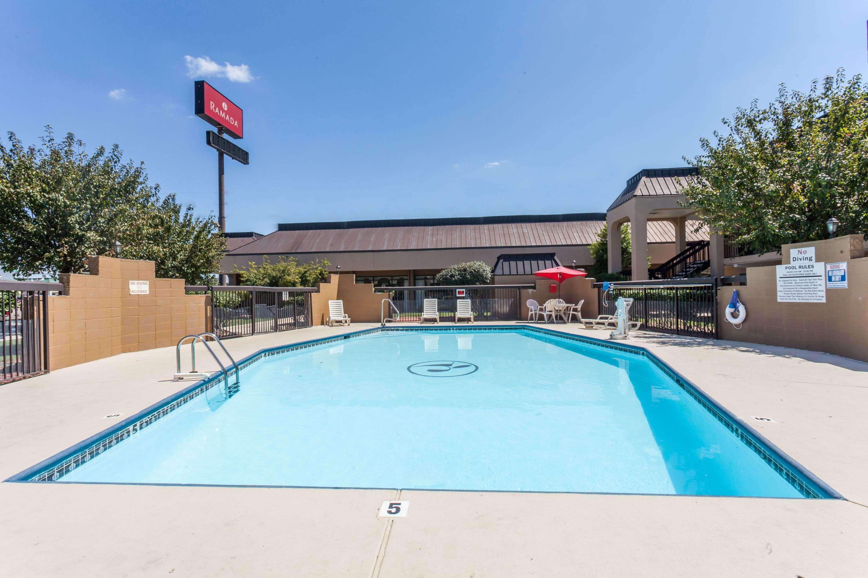 Ramada By Wyndham Lebanon Hotel Eksteriør billede