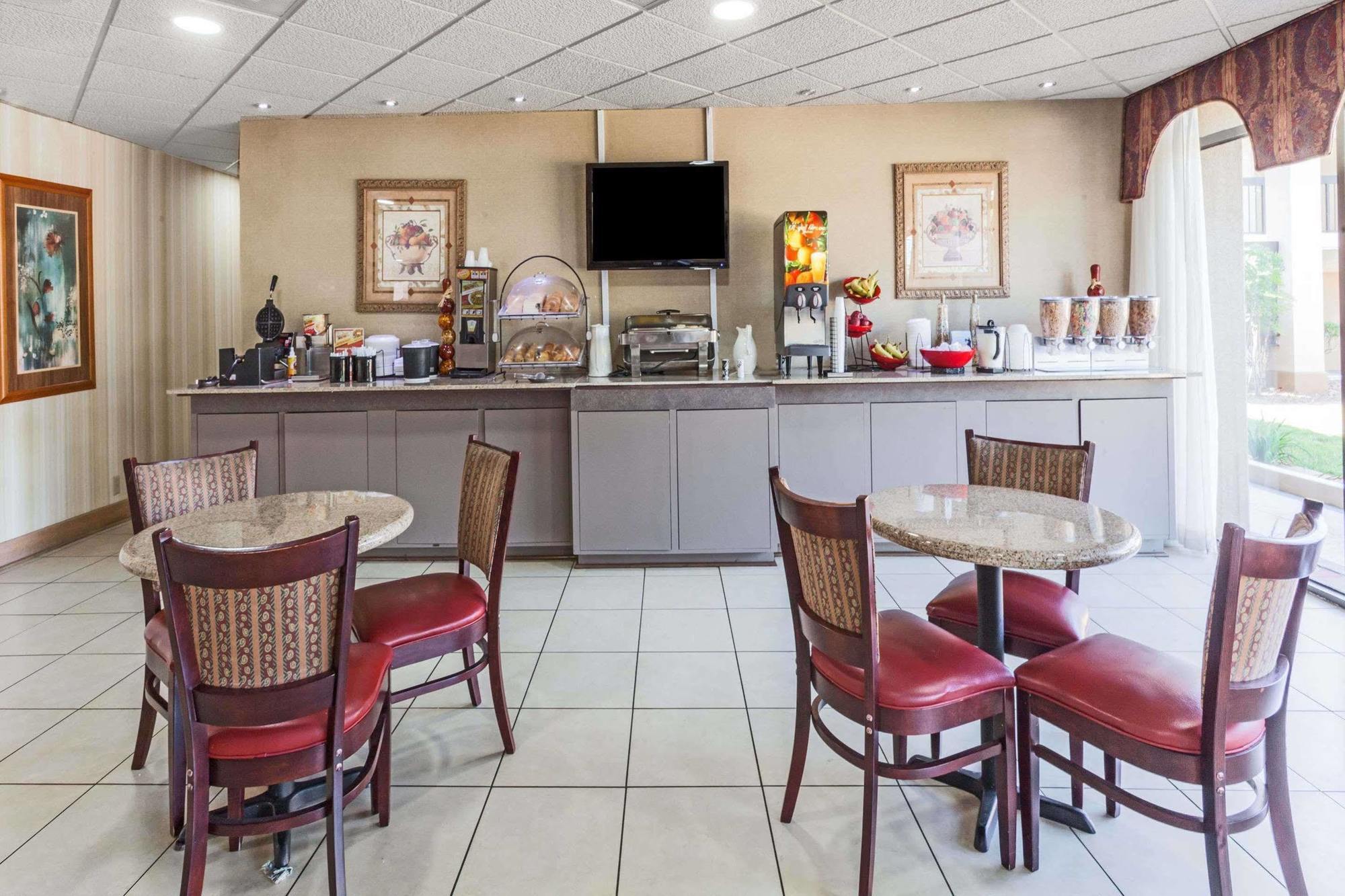 Ramada By Wyndham Lebanon Hotel Eksteriør billede