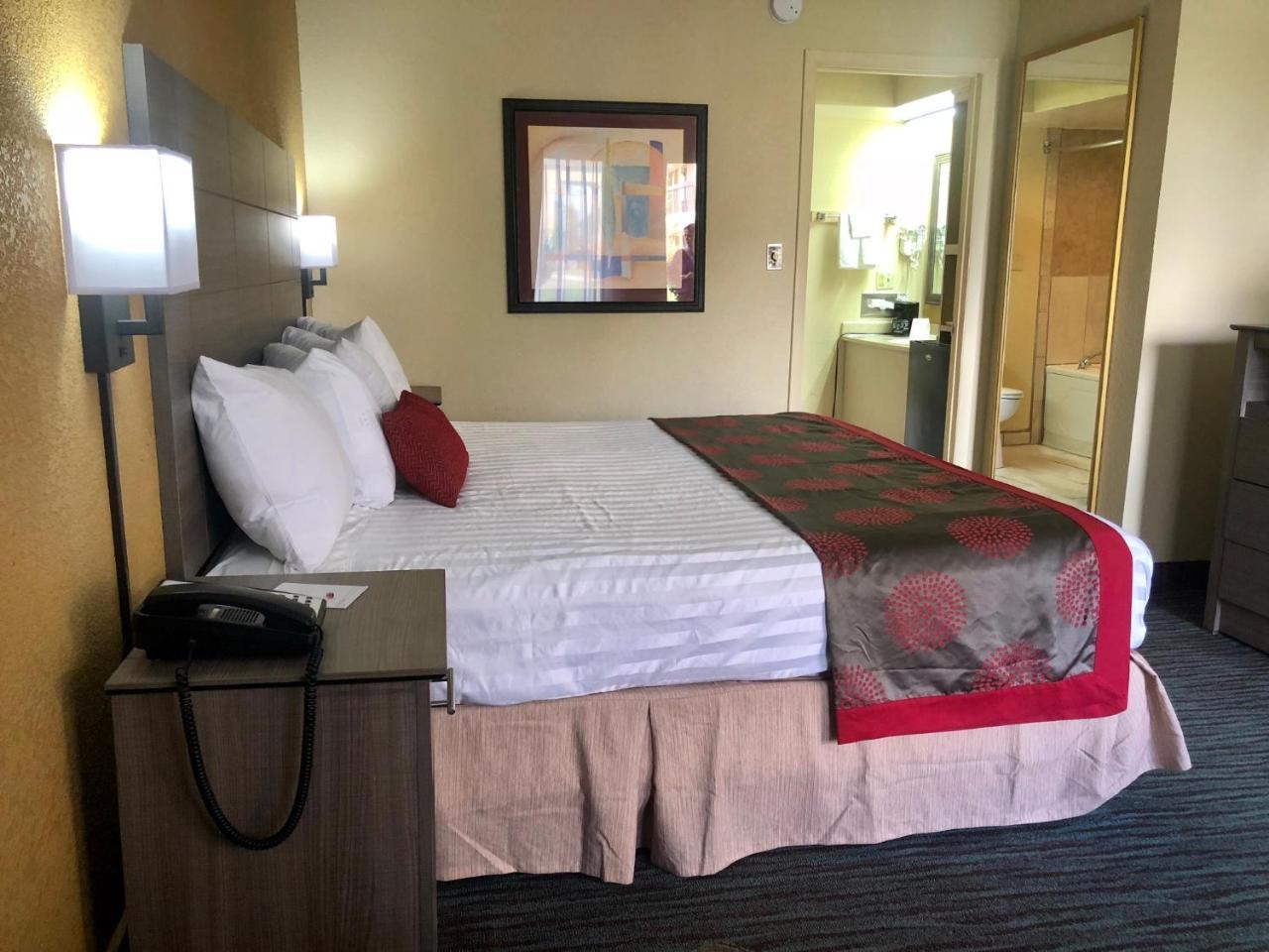 Ramada By Wyndham Lebanon Hotel Eksteriør billede